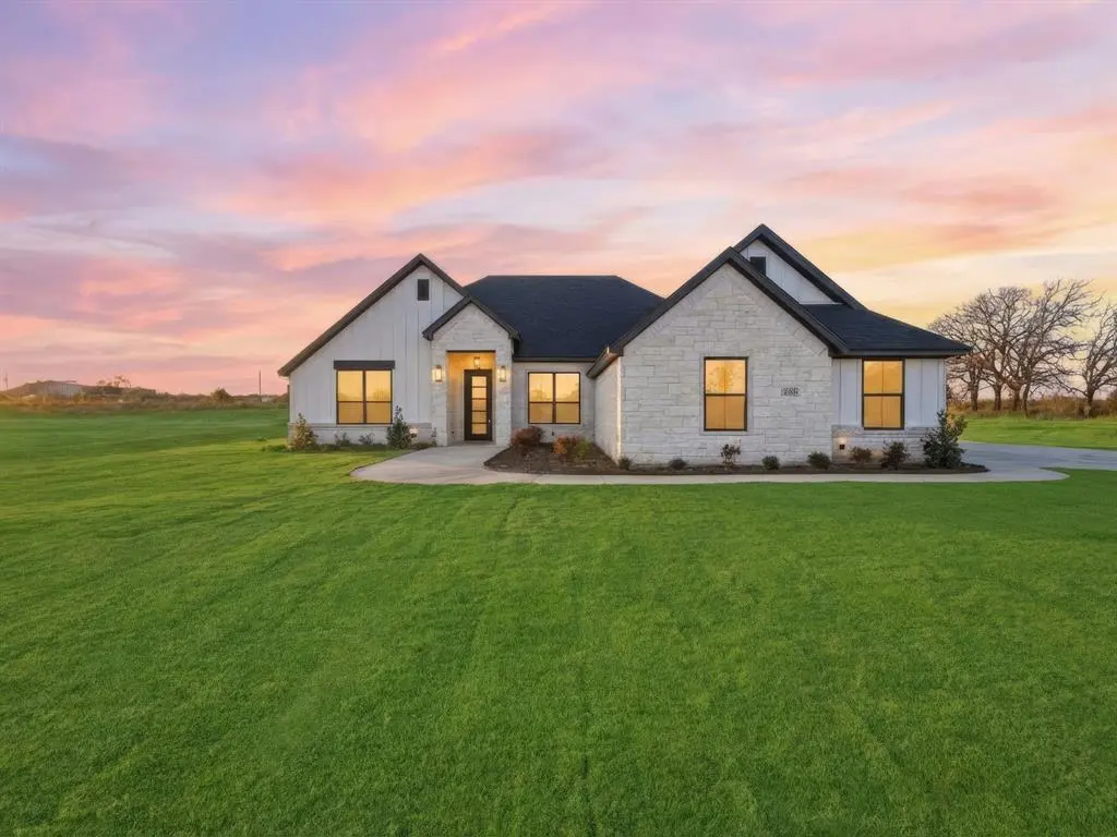 2005 Forest Bridge Drive, Azle, TX 76020