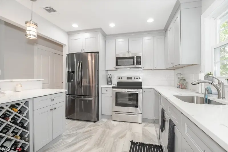 506 Durban Ave, Hopatcong Boro, NJ 07843