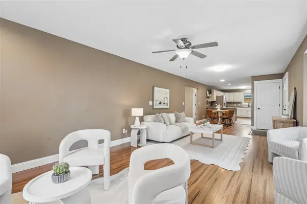 1665 Knoll Ct, Ely, IA 52227