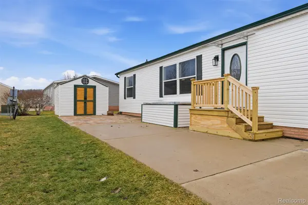 11798 Willoway CT, Green Oak Township, MI 48178