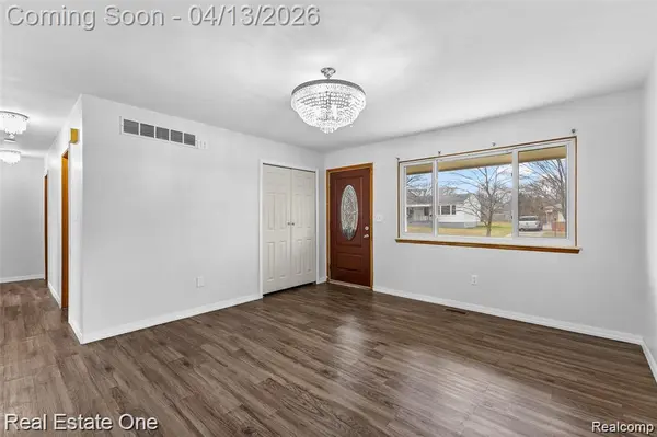 8456 Robindale AVE, Dearborn Heights, MI 48127