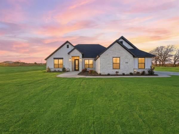 2005 Forest Bridge Drive,  Azle,  TX 76020