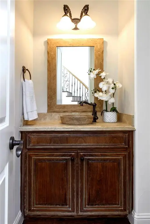 3606 S Versailles Avenue, Dallas, TX 75209