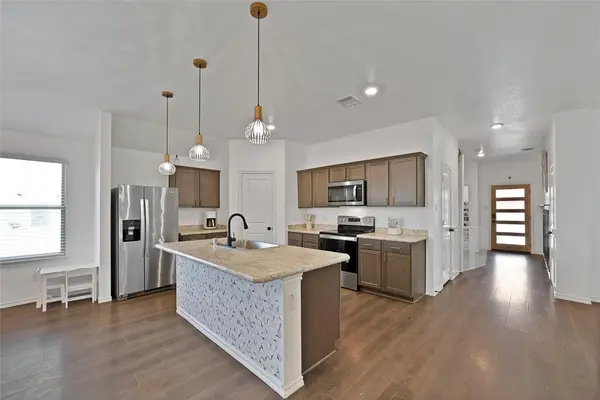 1017 Whispering Oak Drive, Royse City, TX 75189