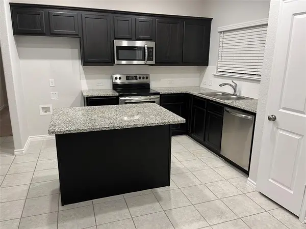 804 Peaceful Brook Drive, Fort Worth, TX 76140