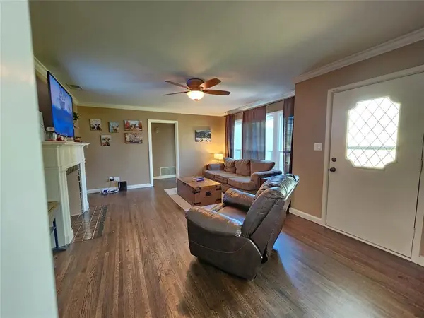 319 E Hubbard Street, Lindale, TX 75771