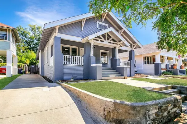 2107 College Avenue, Fort Worth, TX 76110