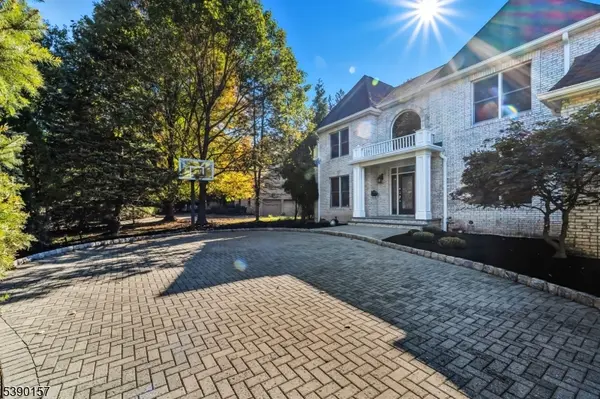 32 Moeser Pl, Old Tappan Boro, NJ 07675