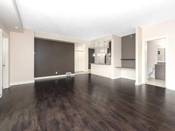 788 12 AVE SW #202, Calgary, AB T2R 0H1