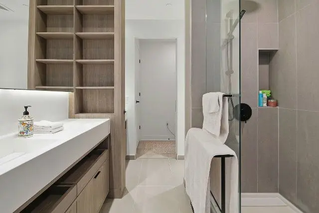 55 Charles ST E #2408, Toronto C08, ON M4Y 1S9