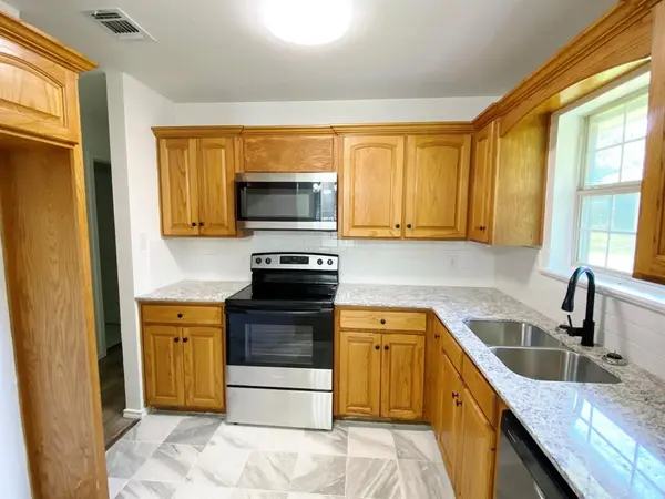 501 Red Springs Avenue, Mount Pleasant, TX 75455