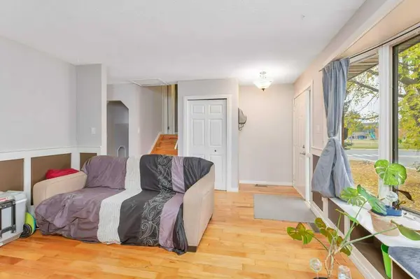 7 Nellis AVE, Red Deer, AB T4P 2C2