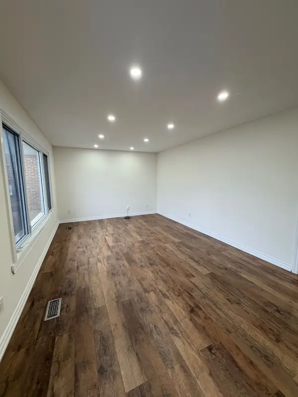 860 Florell DR #1, Oshawa, ON L1H 6W1