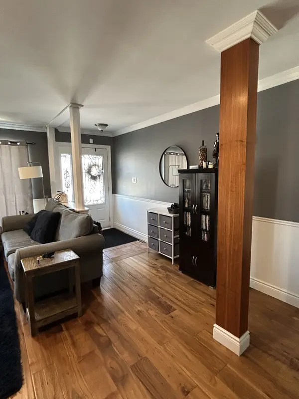 22 Garfield CRES #Main Floor,, Brampton, ON L6V 1V8