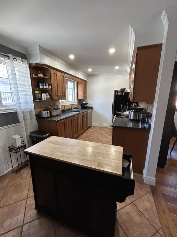 22 Garfield CRES #Main Floor,, Brampton, ON L6V 1V8