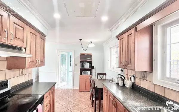 22 Garfield CRES #Main Floor,, Brampton, ON L6V 1V8