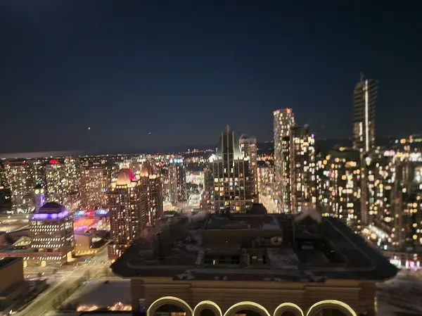 395 Square One DR #4307, Mississauga, ON L5B 0P6