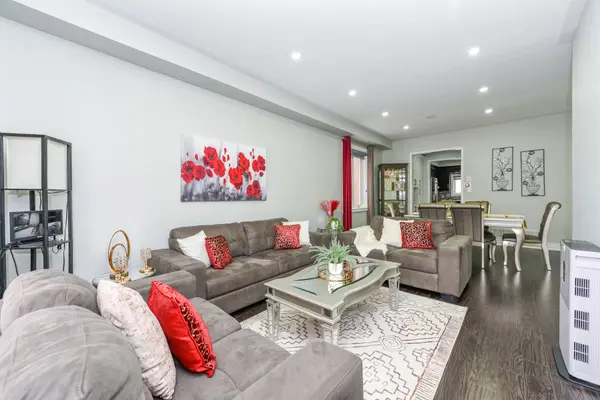 7 Chapparal DR, Brampton, ON L6R 3C5