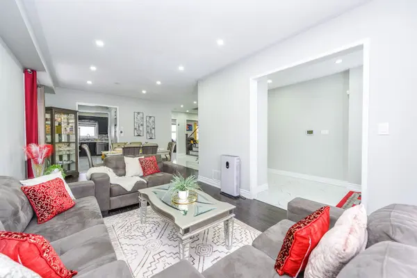 7 Chapparal DR, Brampton, ON L6R 3C5