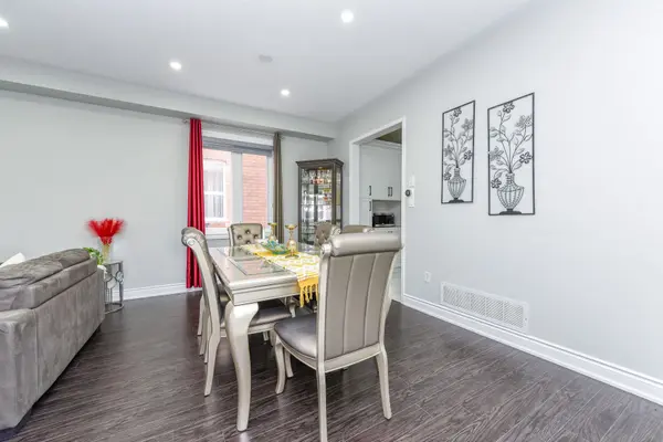 7 Chapparal DR, Brampton, ON L6R 3C5