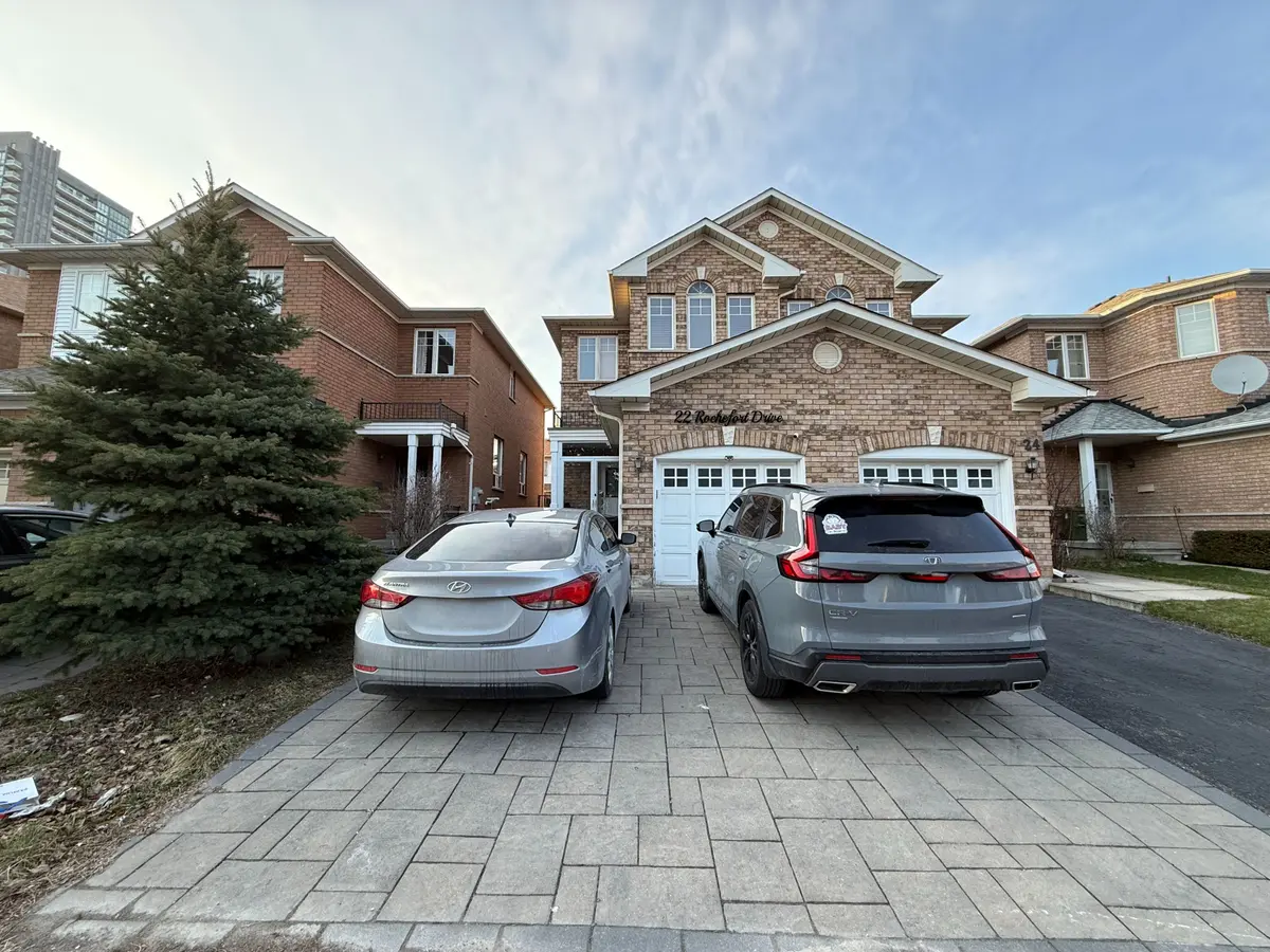 22 Rochefort DR, Toronto C11, ON M3C 3Z3