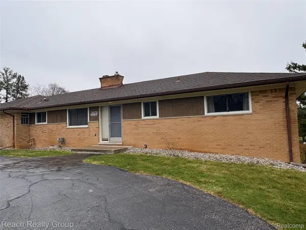 28438 San Marino DR, Southfield, MI 48034