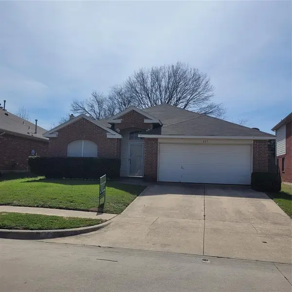 825 Stafford Station Drive, Saginaw, TX 76131