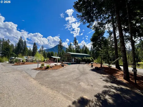 54432 MCKENZIE HWY #41, Blue River, OR 97413