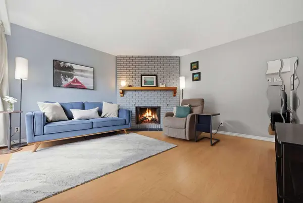 287 Southampton DR SW #2, Calgary, AB T2W2N5