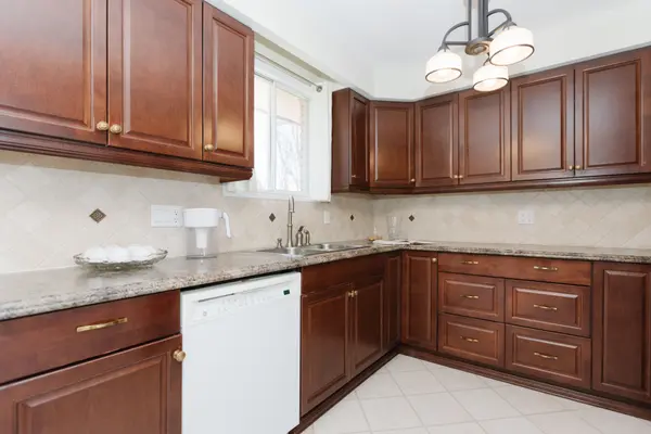 254 Athabasca ST, Oshawa, ON L1H 8E4