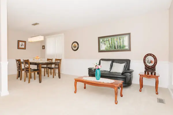 254 Athabasca ST, Oshawa, ON L1H 8E4