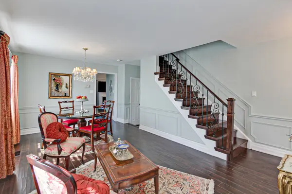 108 Hollandview TRL, Aurora, ON L4G 7H6