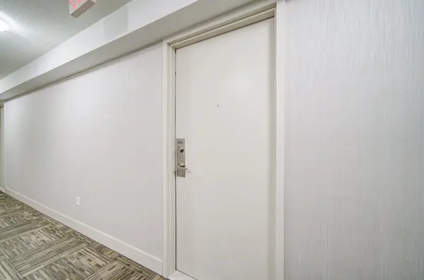 1410 Dupont RD #1803, Toronto W02, ON P1B 8Z4