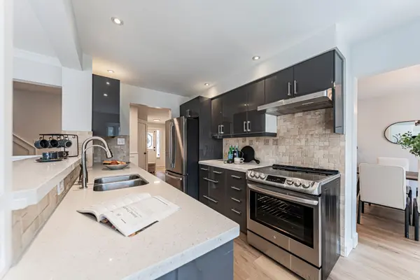 1613 Greenbriar DR, Oakville, ON L6M 1Y3