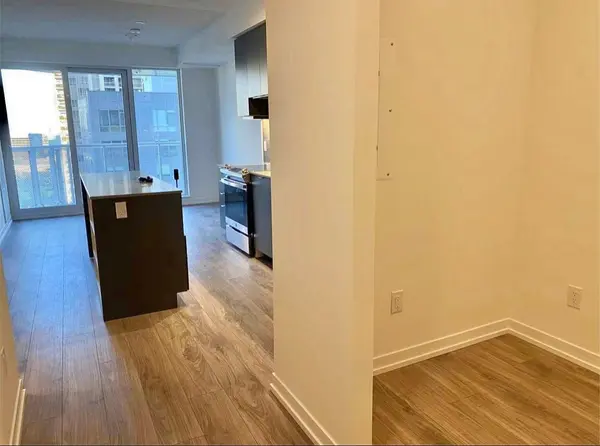 4065 Confederation Pkwy #1705, Mississauga, ON L5B 0L4