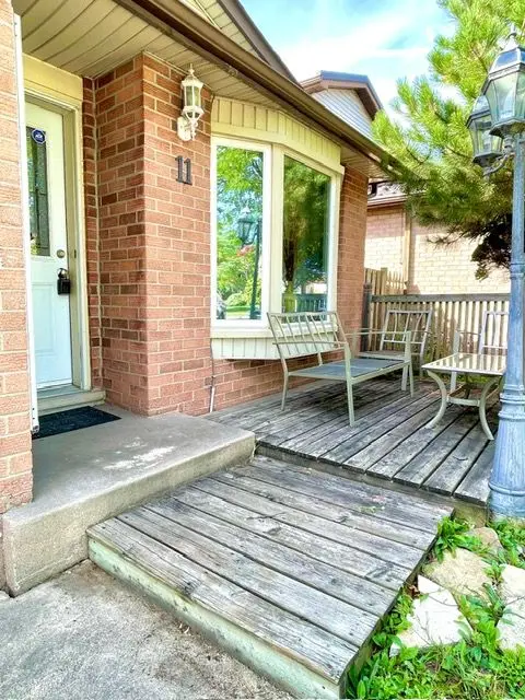 11 Drakes DR, Hamilton, ON L8E 4G4