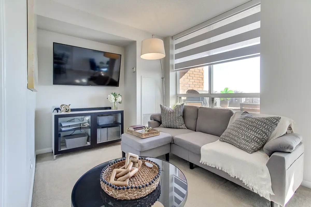 1140 Parkwest PL #1002, Mississauga, ON L5E 3K9