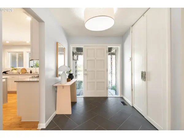 2370 SW TIMBERLINE DR, Portland, OR 97225