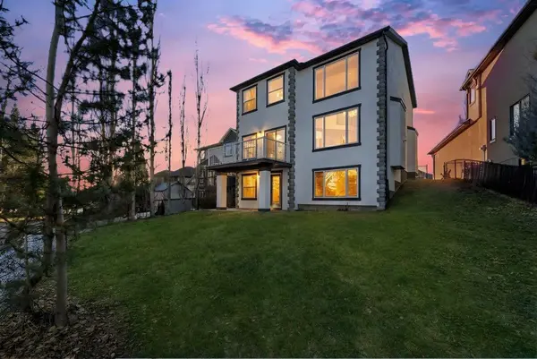 125 Discovery PL SW, Calgary, AB T3H 4N5