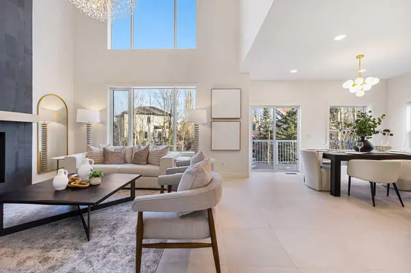 125 Discovery PL SW, Calgary, AB T3H 4N5