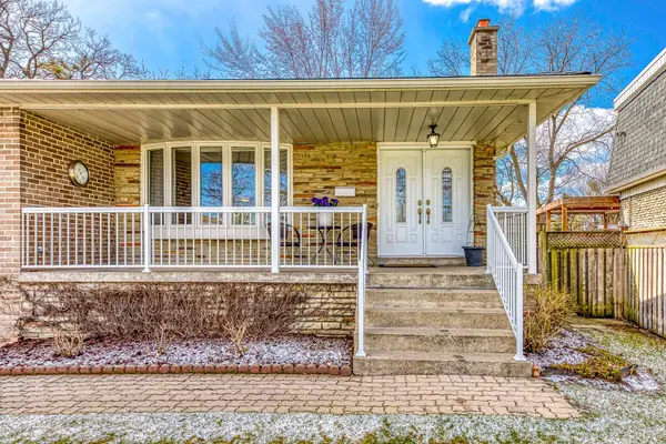 270 Wellesworth DR, Toronto W08, ON M9C 4S7