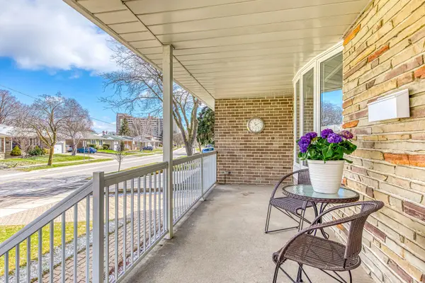 270 Wellesworth DR, Toronto W08, ON M9C 4S7