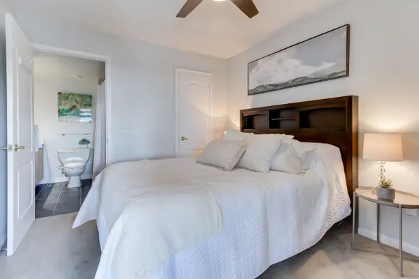 1140 Parkwest PL #1002, Mississauga, ON L5E 3K9