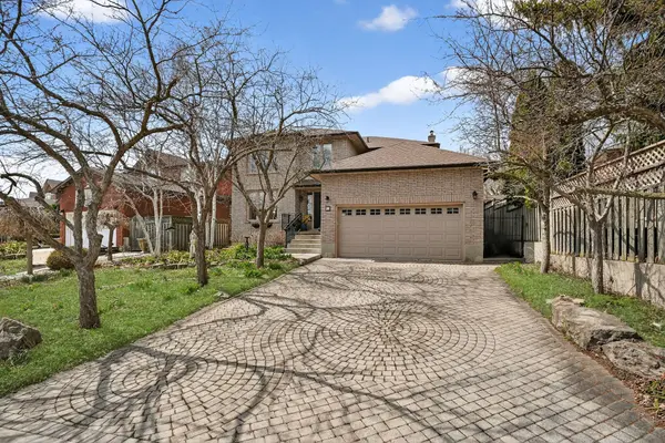 72 National DR, Hamilton, ON L8G 5A8