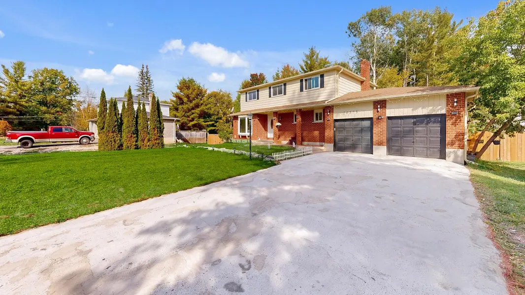 20573 Yonge ST, East Gwillimbury, ON L3Y 4V8