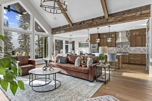 137 Silvertip RDG, Canmore, AB T1W 3A7