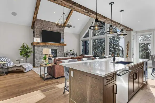 137 Silvertip RDG, Canmore, AB T1W 3A7