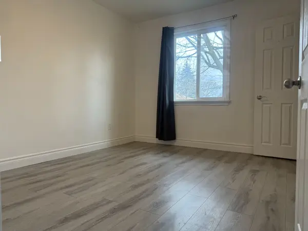 428 Palmer AVE #Main FL, Richmond Hill, ON L4C 1R1