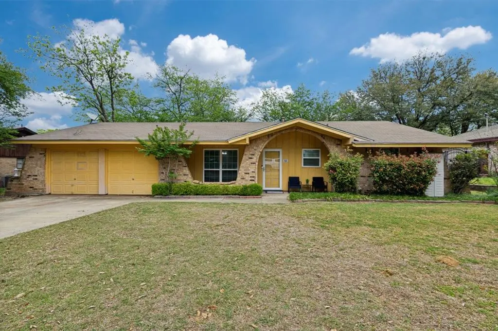 1008 Sherwood Drive, Bedford, TX 76022