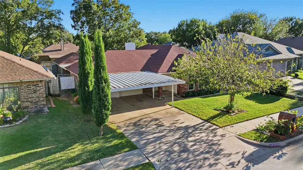 1129 W Hills Terrace, Saginaw, TX 76179